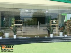 cua thuy luc mo quay