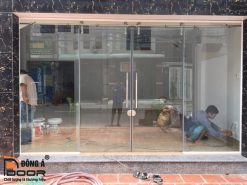 cua thuy luc mo quay